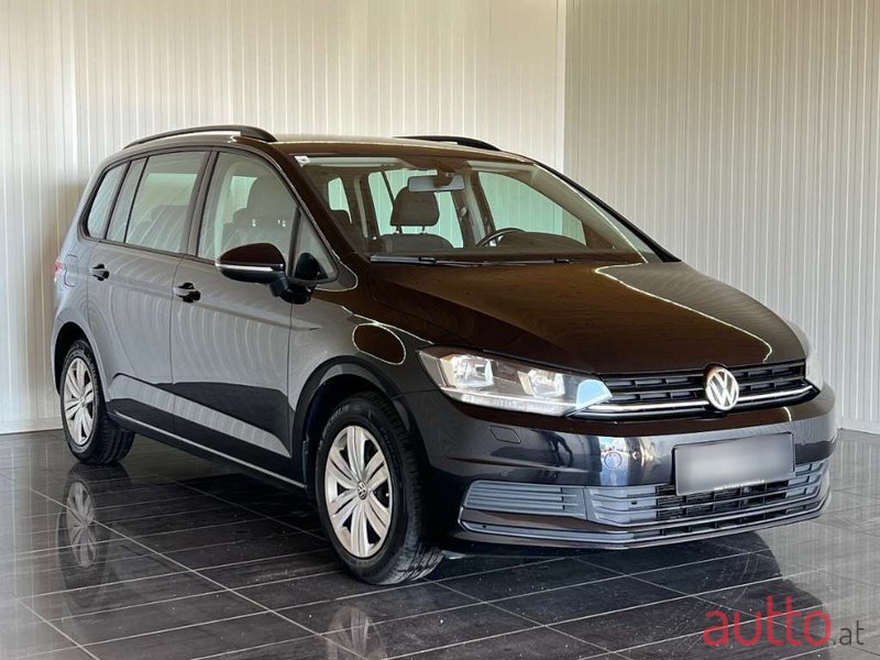 2017' Volkswagen Touran photo #2