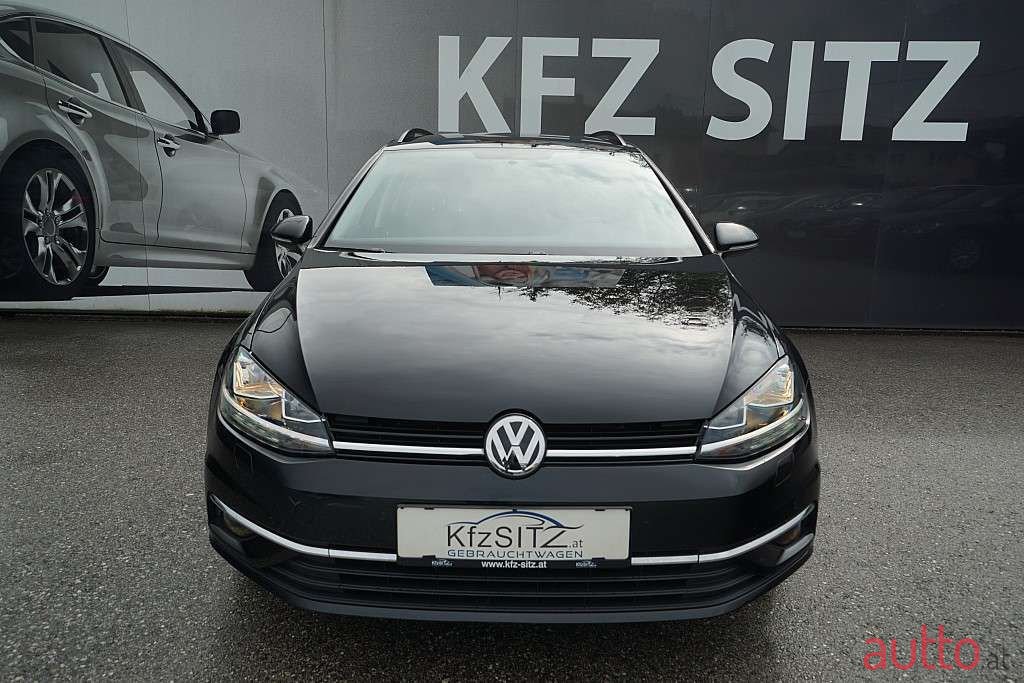 2017' Volkswagen Golf photo #1