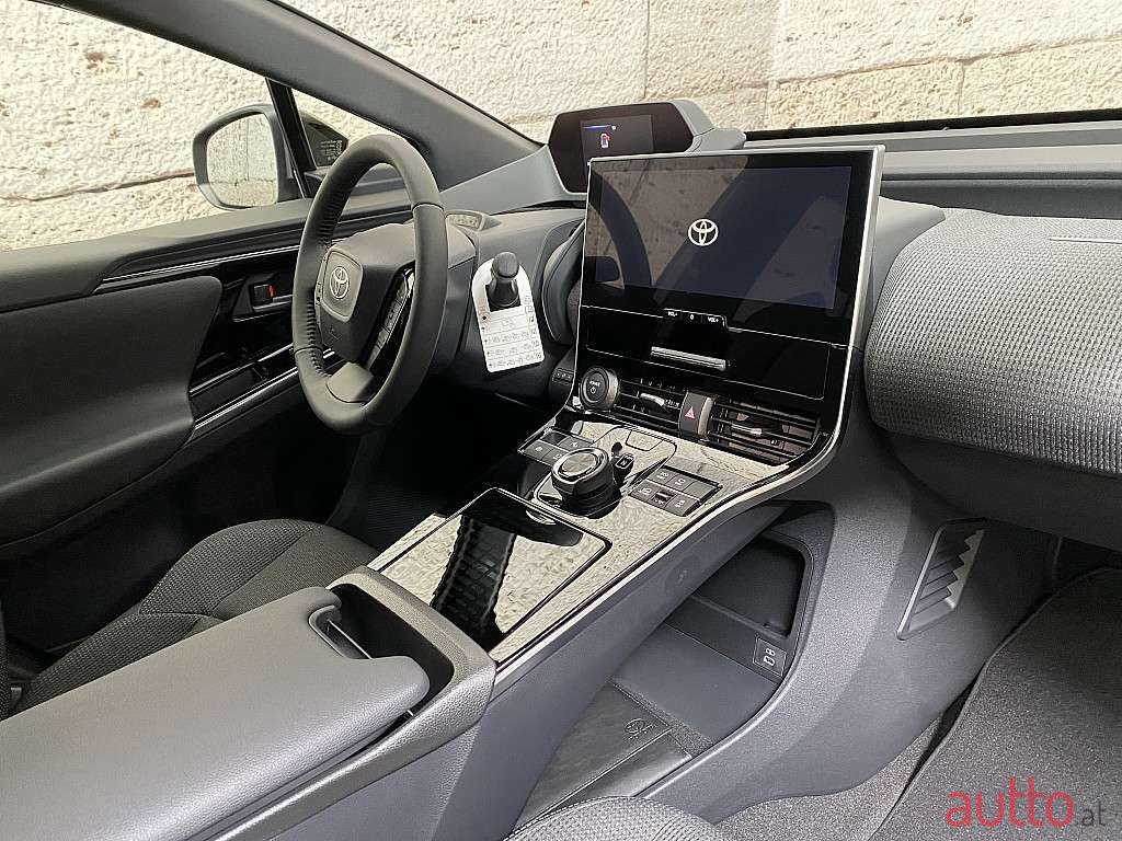 2023' Toyota bZ4X photo #6