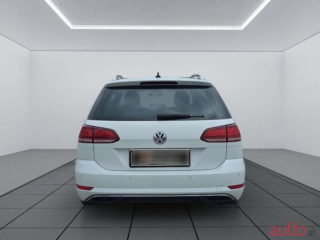 2019' Volkswagen Golf photo #4