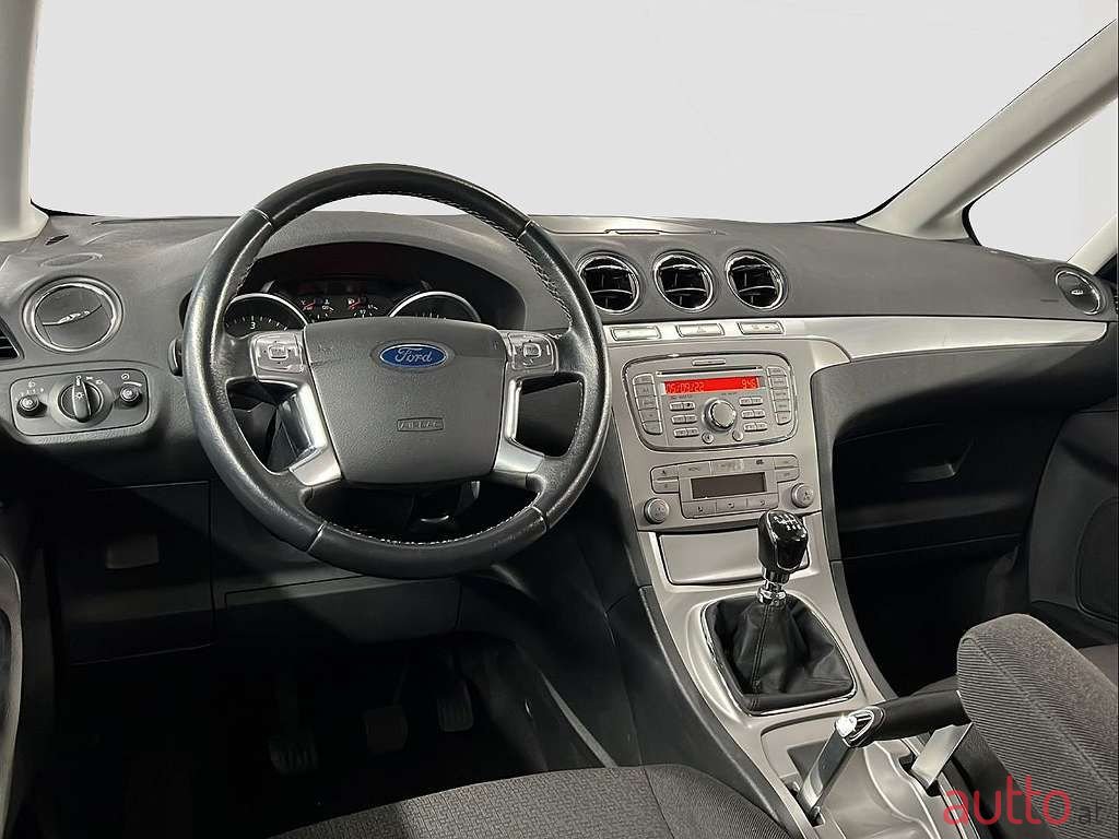 2009' Ford Galaxy photo #3