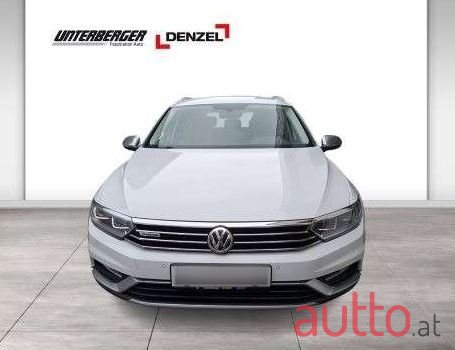 2017' Volkswagen Passat photo #2