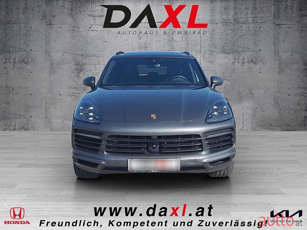 2020' Porsche Cayenne photo #3