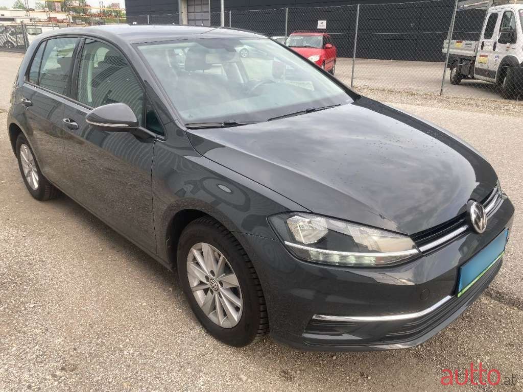 2018' Volkswagen Golf photo #3