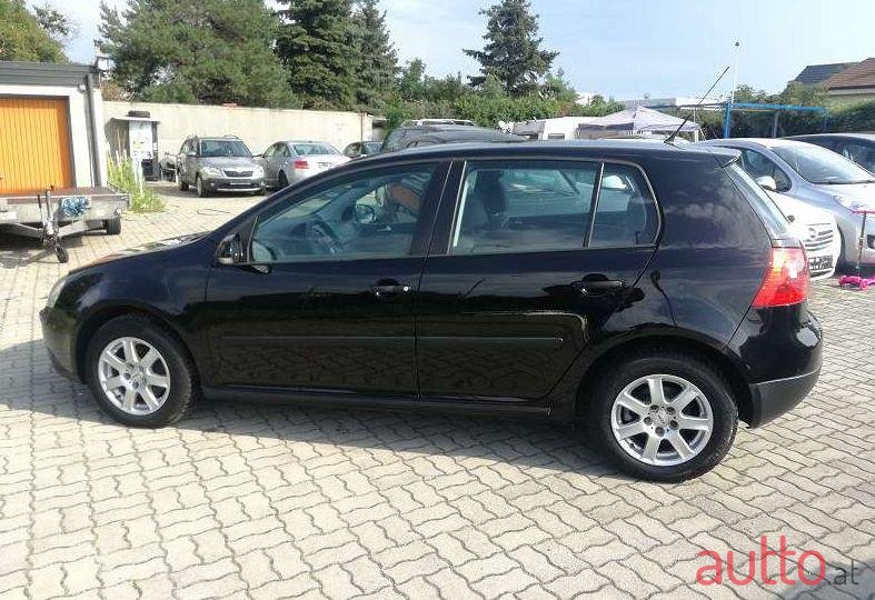 2005' Volkswagen Golf photo #1