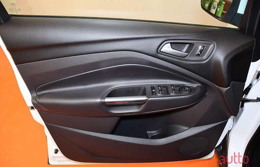 2014' Ford Kuga photo #5