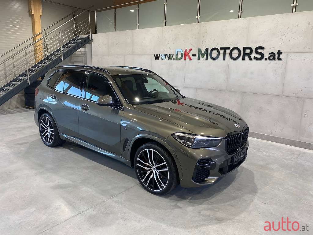 2022' BMW X5 photo #2