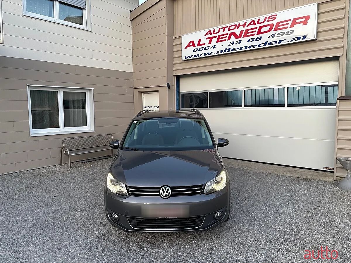 2012' Volkswagen Touran photo #3
