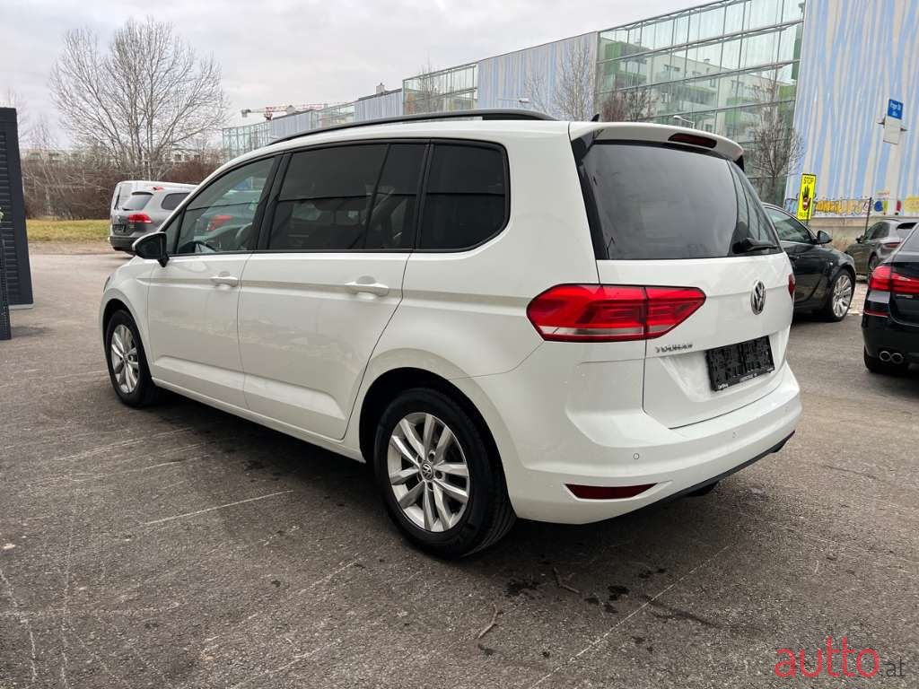 2019' Volkswagen Touran photo #4