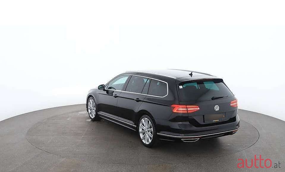 2018' Volkswagen Passat photo #4