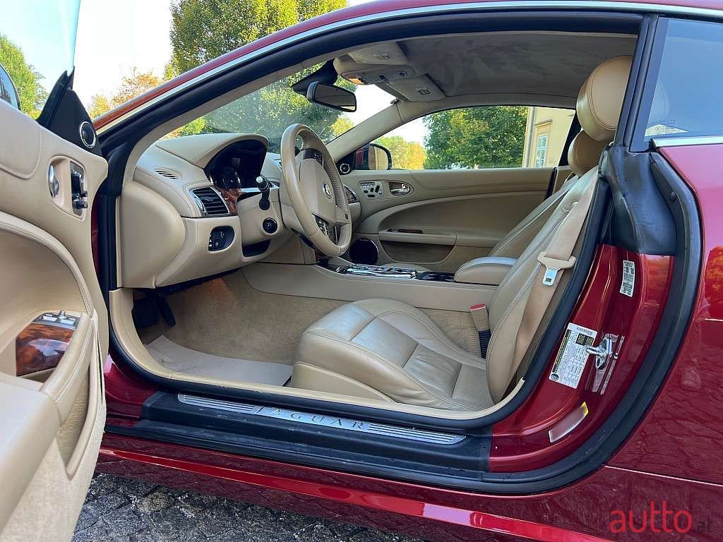 2010' Jaguar XKR photo #5