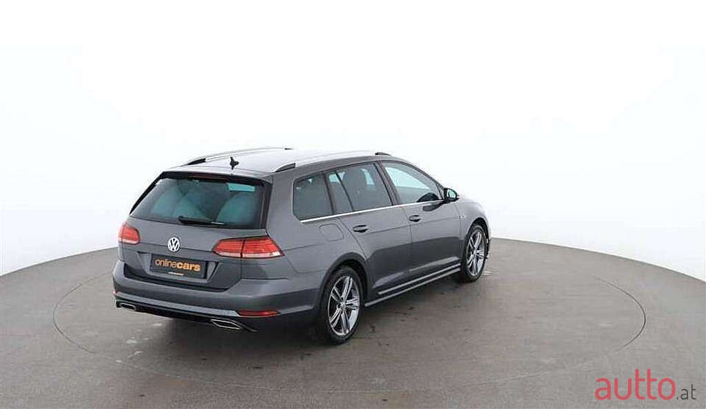 2019' Volkswagen Golf photo #3