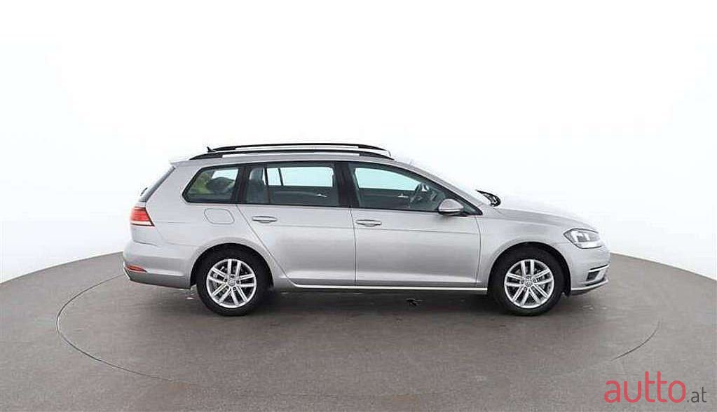 2018' Volkswagen Golf photo #2