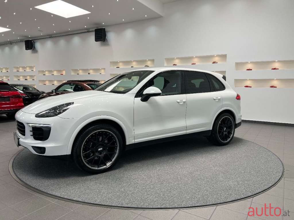 2017' Porsche Cayenne photo #2