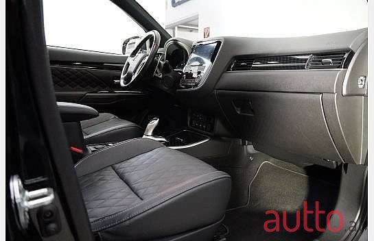 2018' Mitsubishi Outlander photo #5