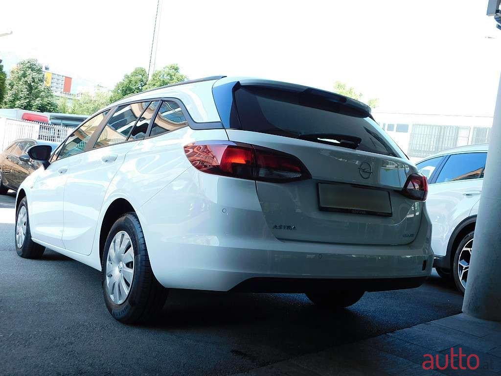 2017' Opel Astra photo #6