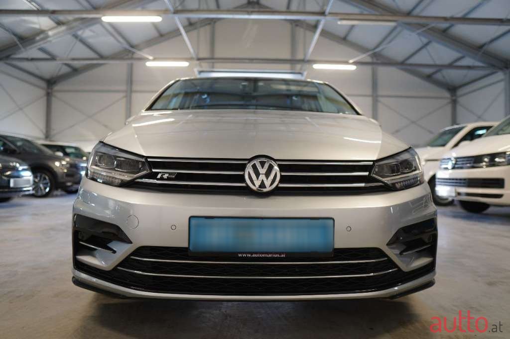 2019' Volkswagen Touran photo #3