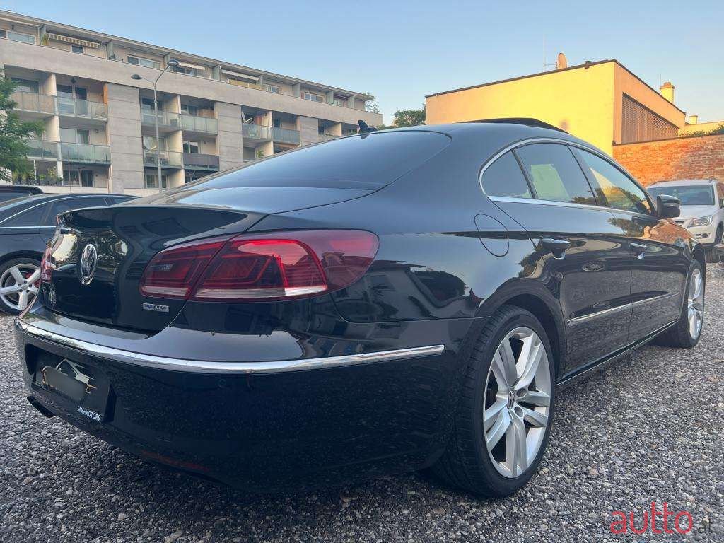 2012' Volkswagen Passat photo #6