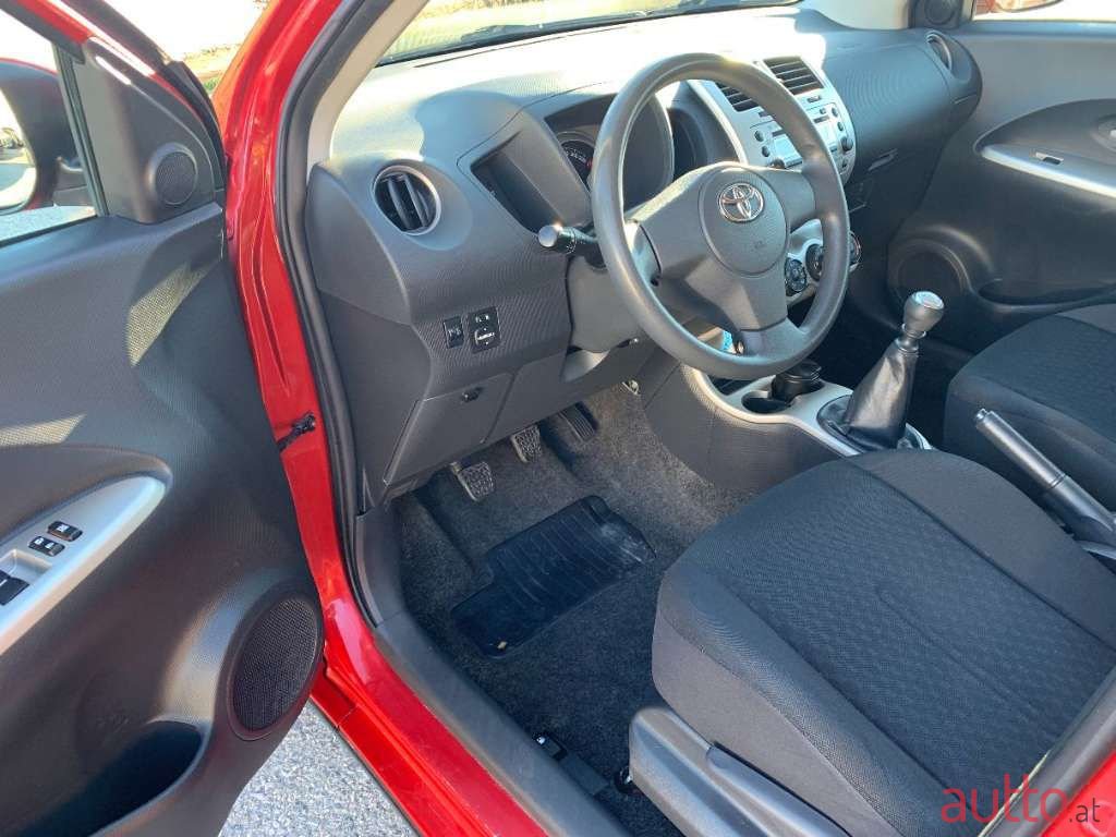 2009' Toyota Urban Cruiser photo #2