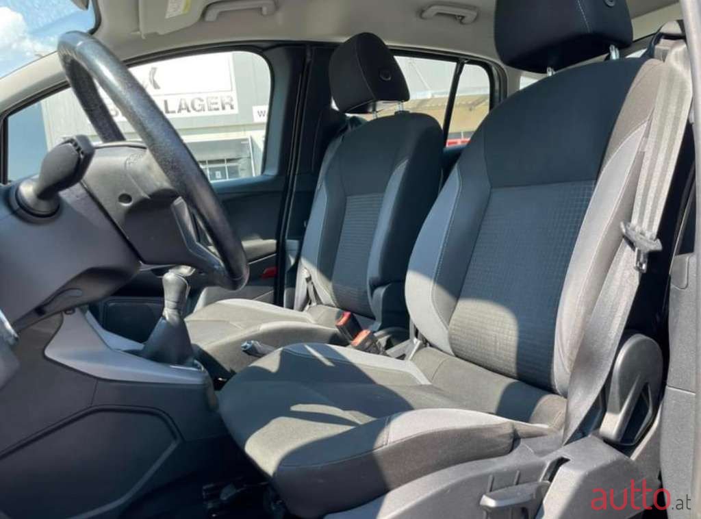 2015' Ford B-MAX photo #3