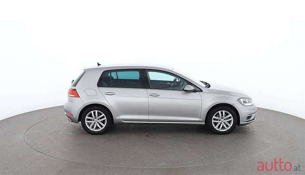 2019' Volkswagen Golf photo #2