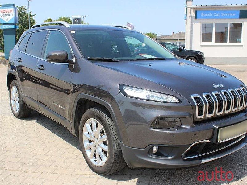 2018' Jeep Cherokee photo #3