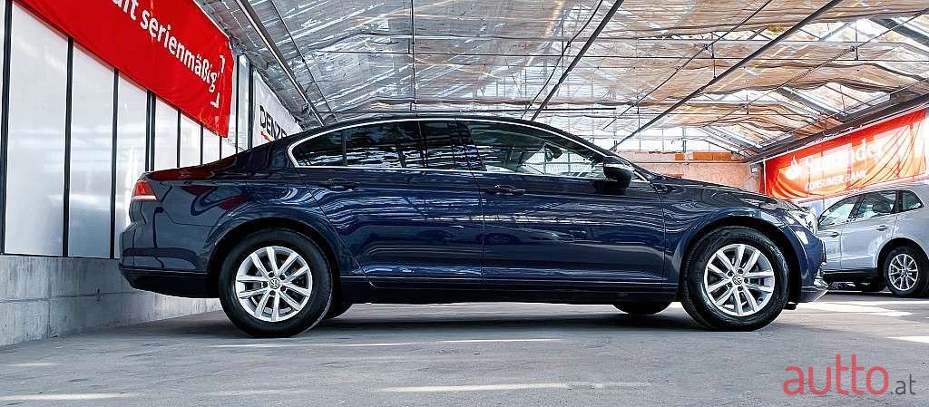 2017' Volkswagen Passat photo #4