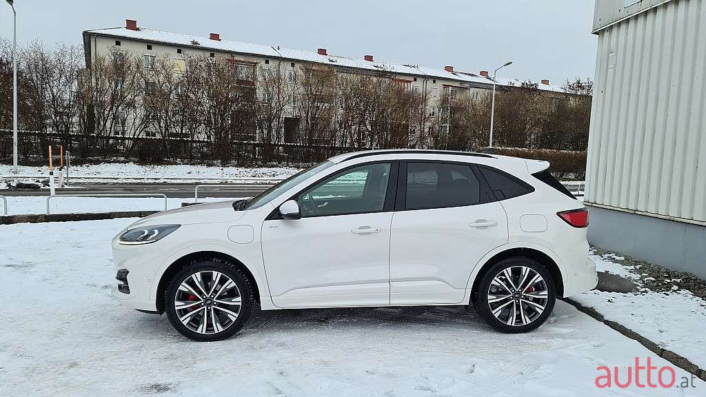 2022' Ford Kuga photo #2