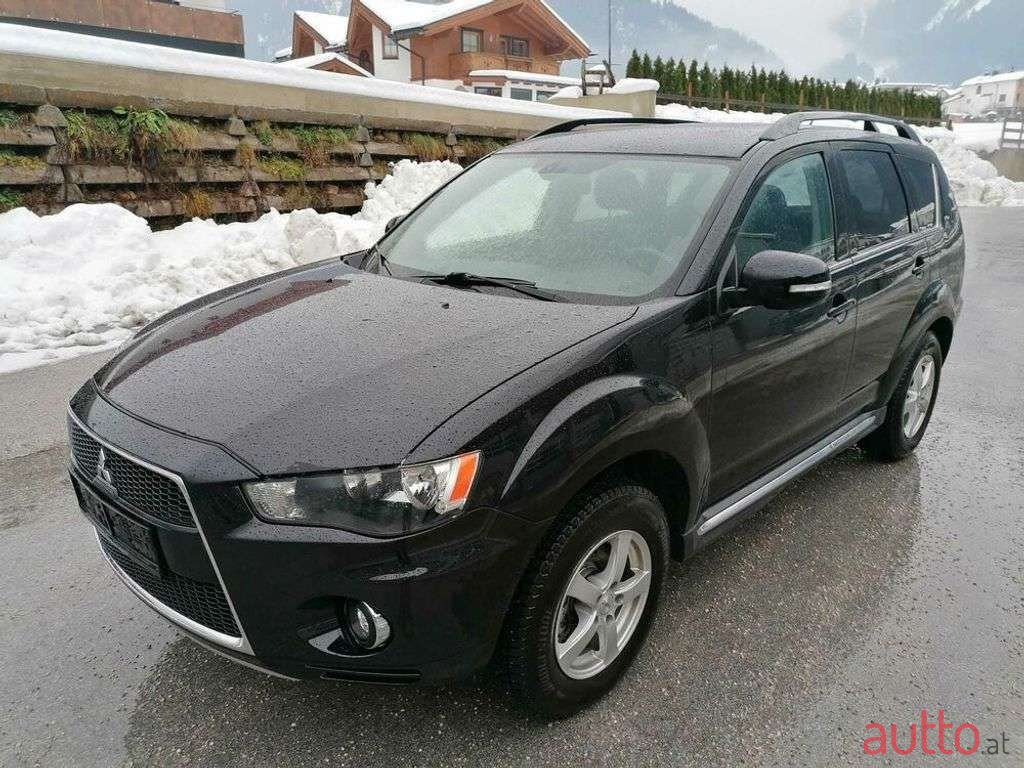 2011' Mitsubishi Outlander photo #1