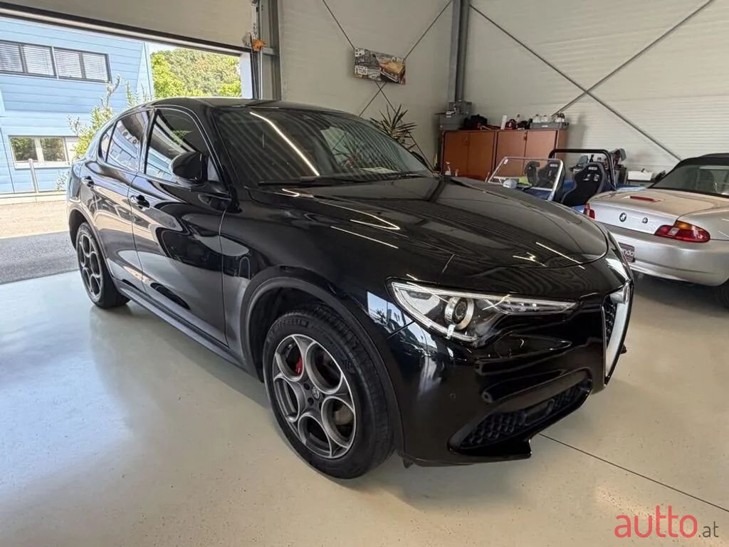 2018' Alfa Romeo Stelvio photo #5