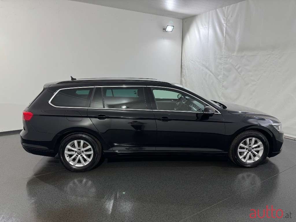 2022' Volkswagen Passat photo #5