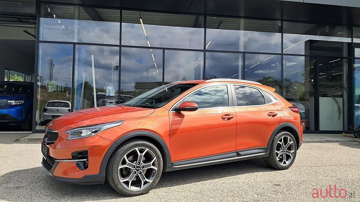 2021' Kia XCeed photo #2