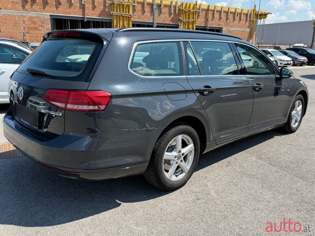 2016' Volkswagen Passat photo #4