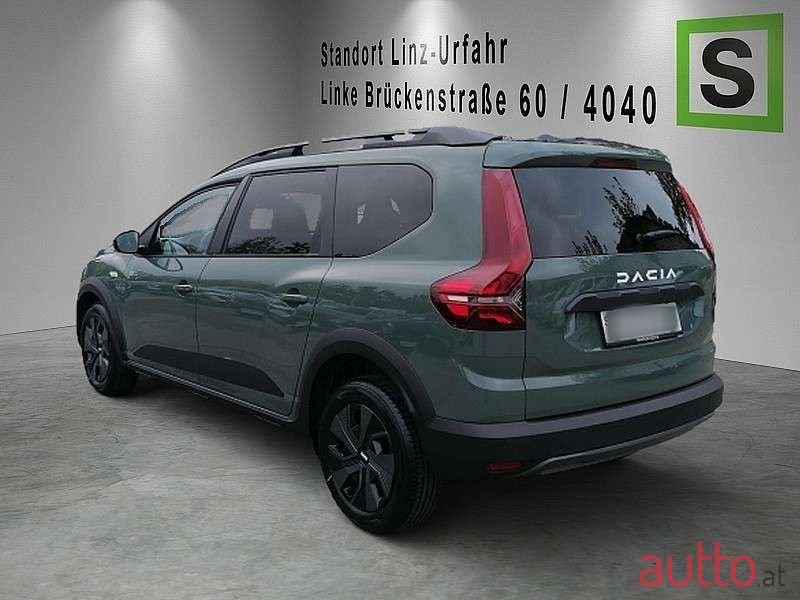 2024' Dacia Jogger photo #2