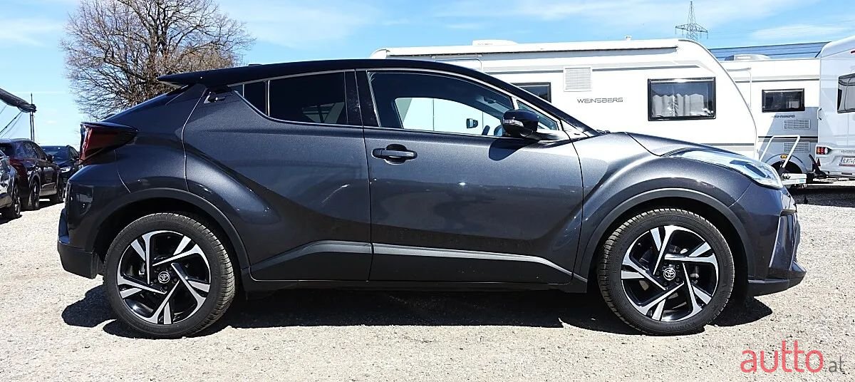 2023' Toyota C-HR photo #2