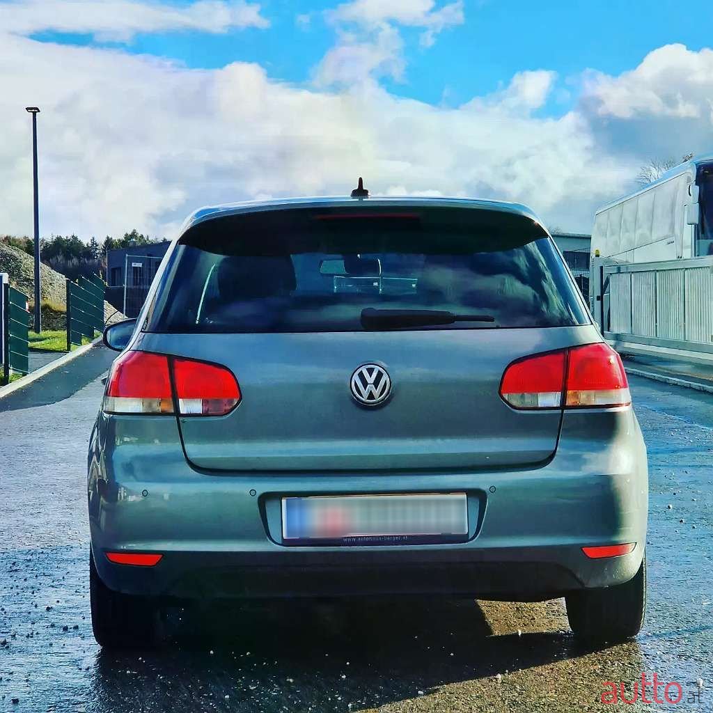 2011' Volkswagen Golf photo #4