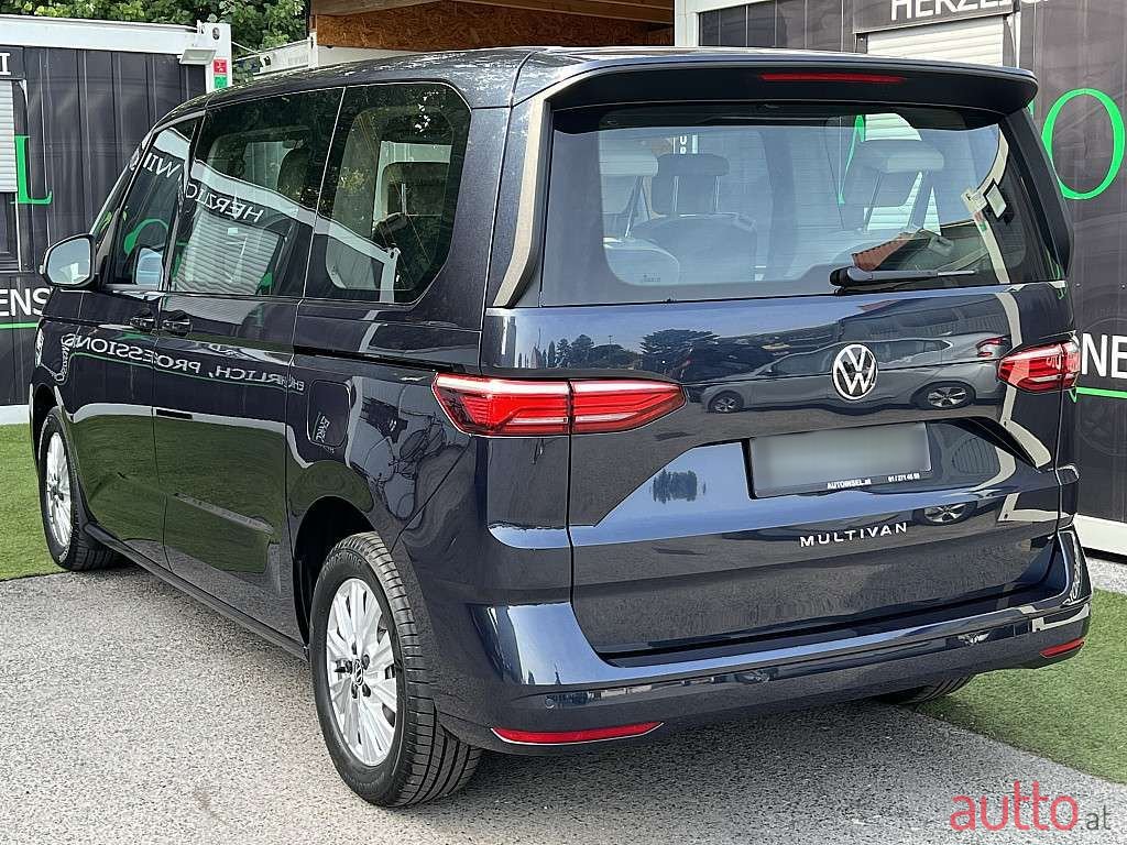 2022' Volkswagen Multivan photo #3