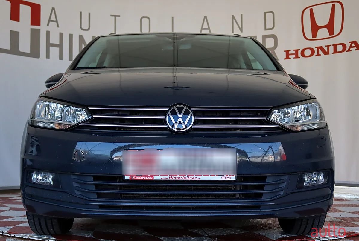 2022' Volkswagen Touran photo #5