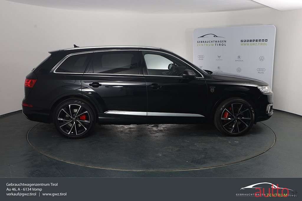 2018' Audi Q7 photo #5