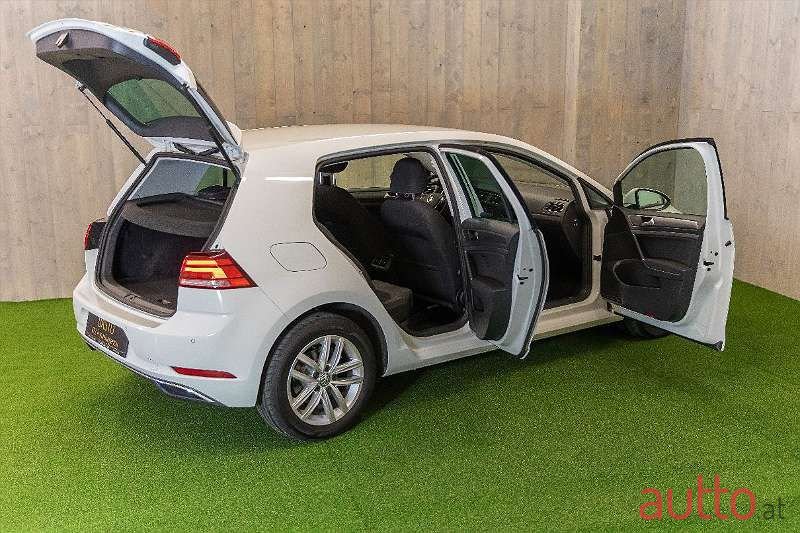 2017' Volkswagen Golf photo #6