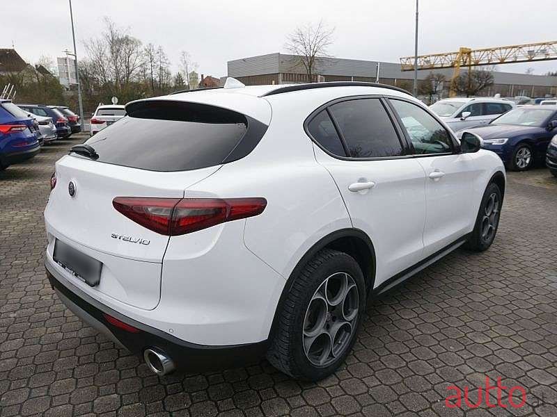 2017' Alfa Romeo Stelvio photo #3