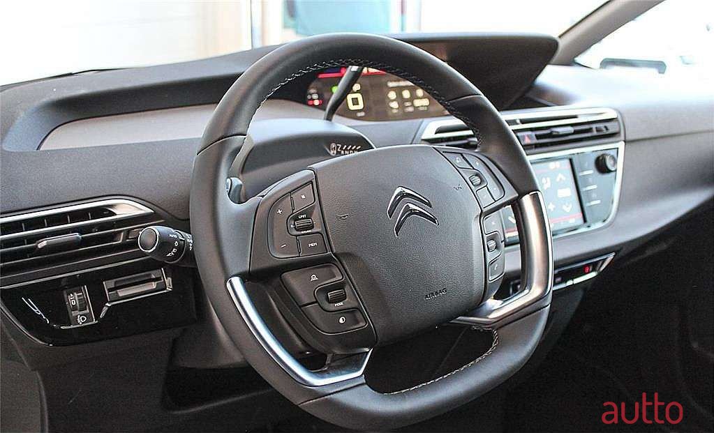 2022' Citroen Grand C4 Spacetourer photo #5