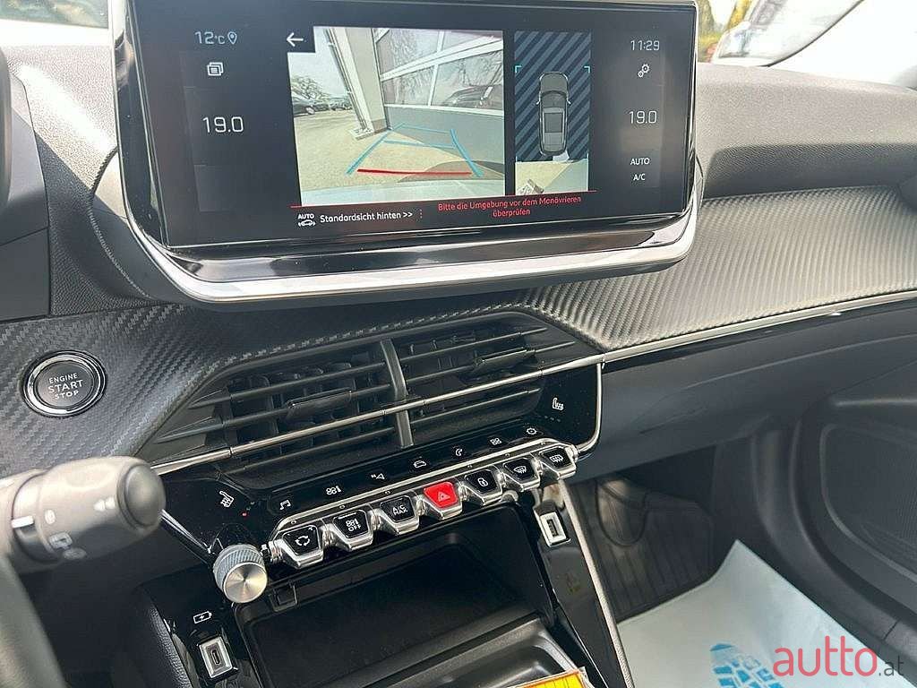 2022' Peugeot 2008 photo #2