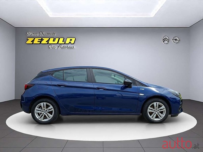 2021' Opel Astra photo #2