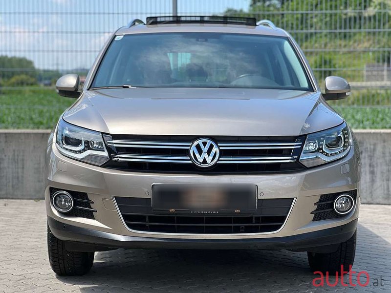 2012' Volkswagen Tiguan photo #2