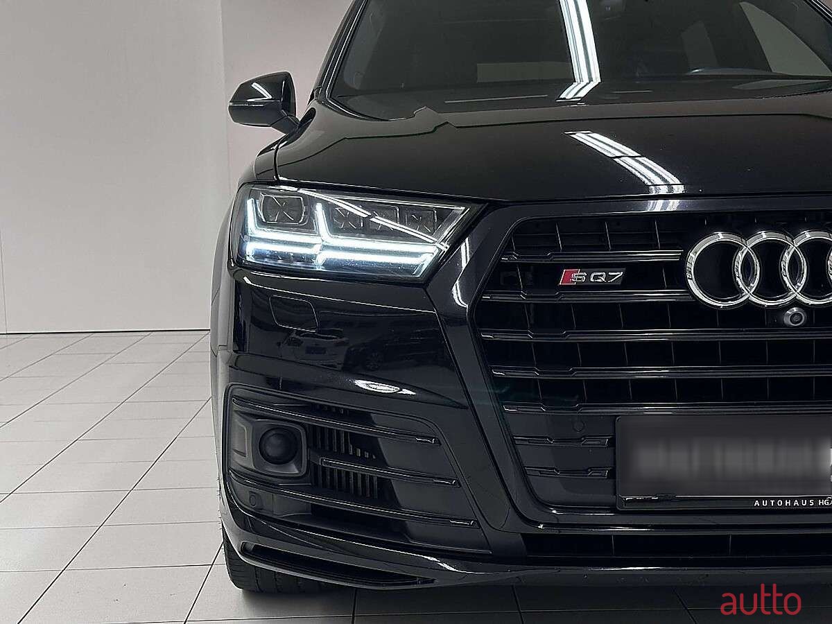 2018' Audi Q7 photo #5
