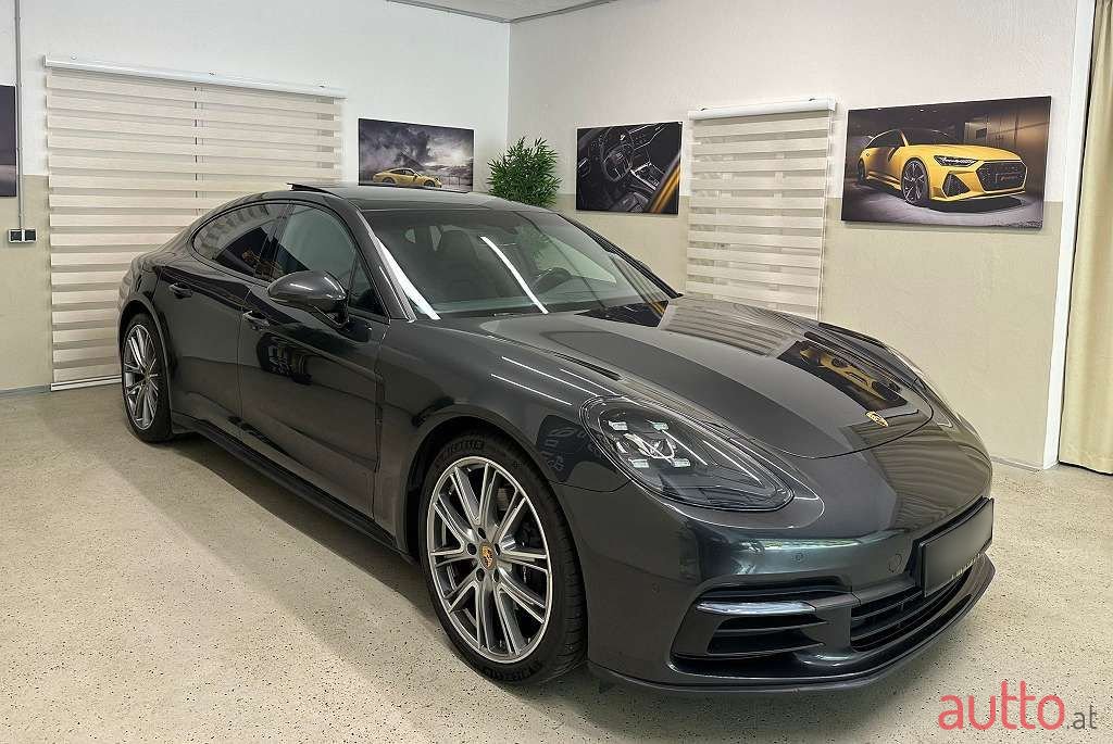 2019' Porsche Panamera photo #4