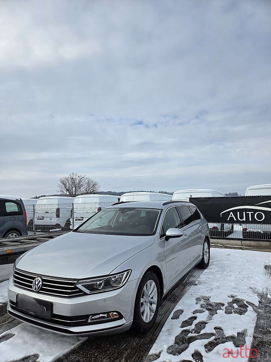 2018' Volkswagen Passat photo #2