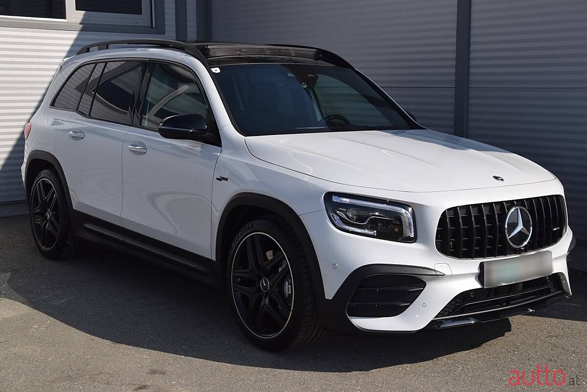 2024' Mercedes-Benz GLB photo #2