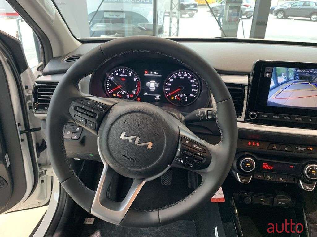 2023' Kia Stonic photo #4
